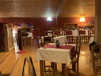 Atmosphère du Restaurant L'Auberge Du Saint Louis à Boult-aux-Bois - n°10