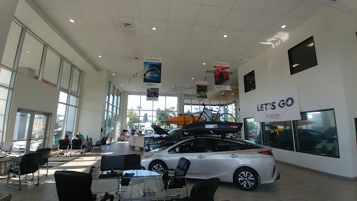 Toyota Dealer «Lithia Toyota of Springfield», reviews and photos, 163 S 9th St, Springfield, OR 97477, USA