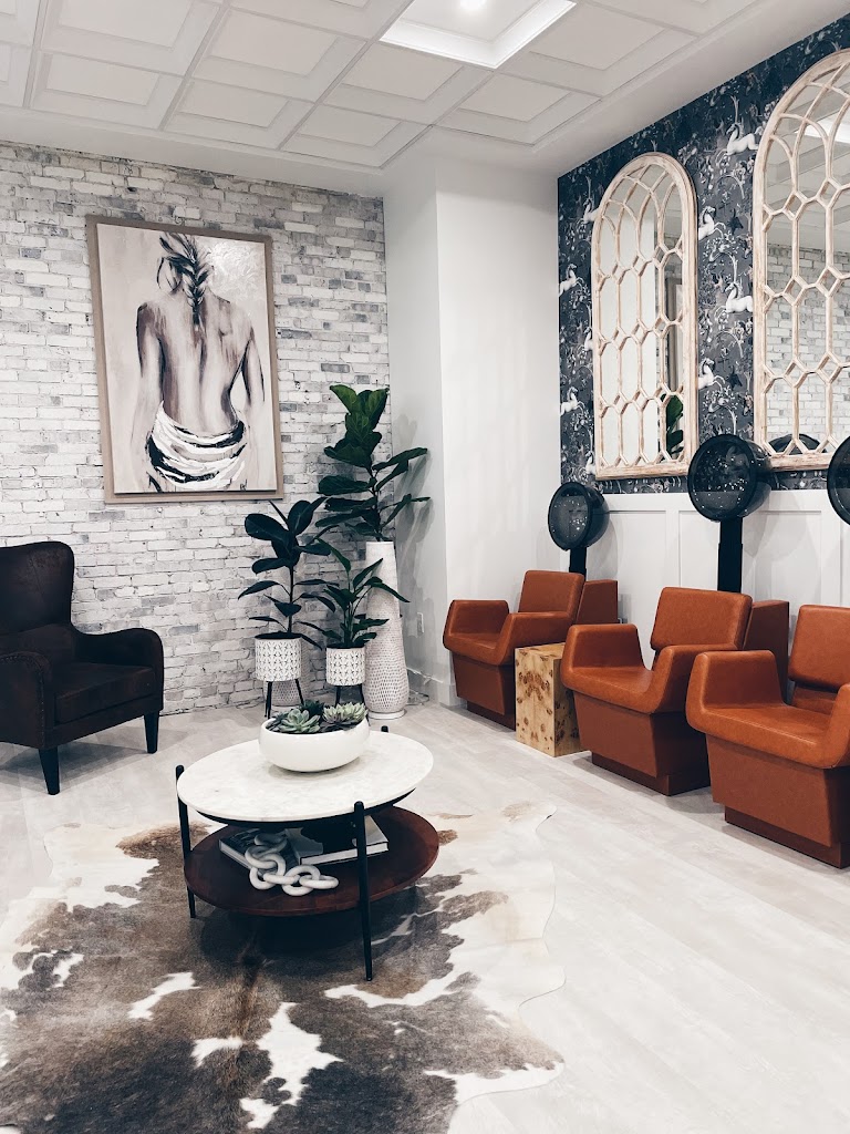 Alpha Salon 04330