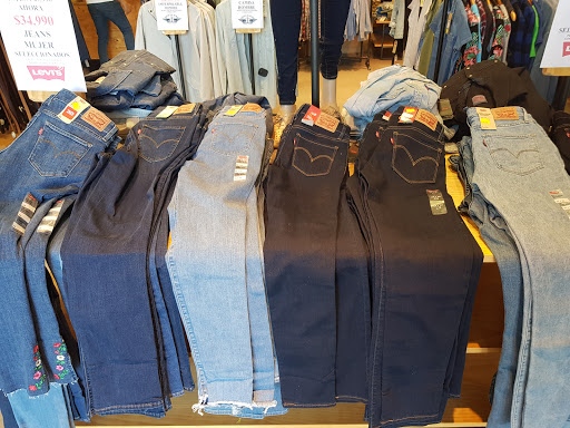 Stores to buy women's shorts Valparaiso