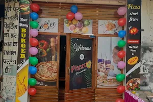 Pizza Heart Goriwala image