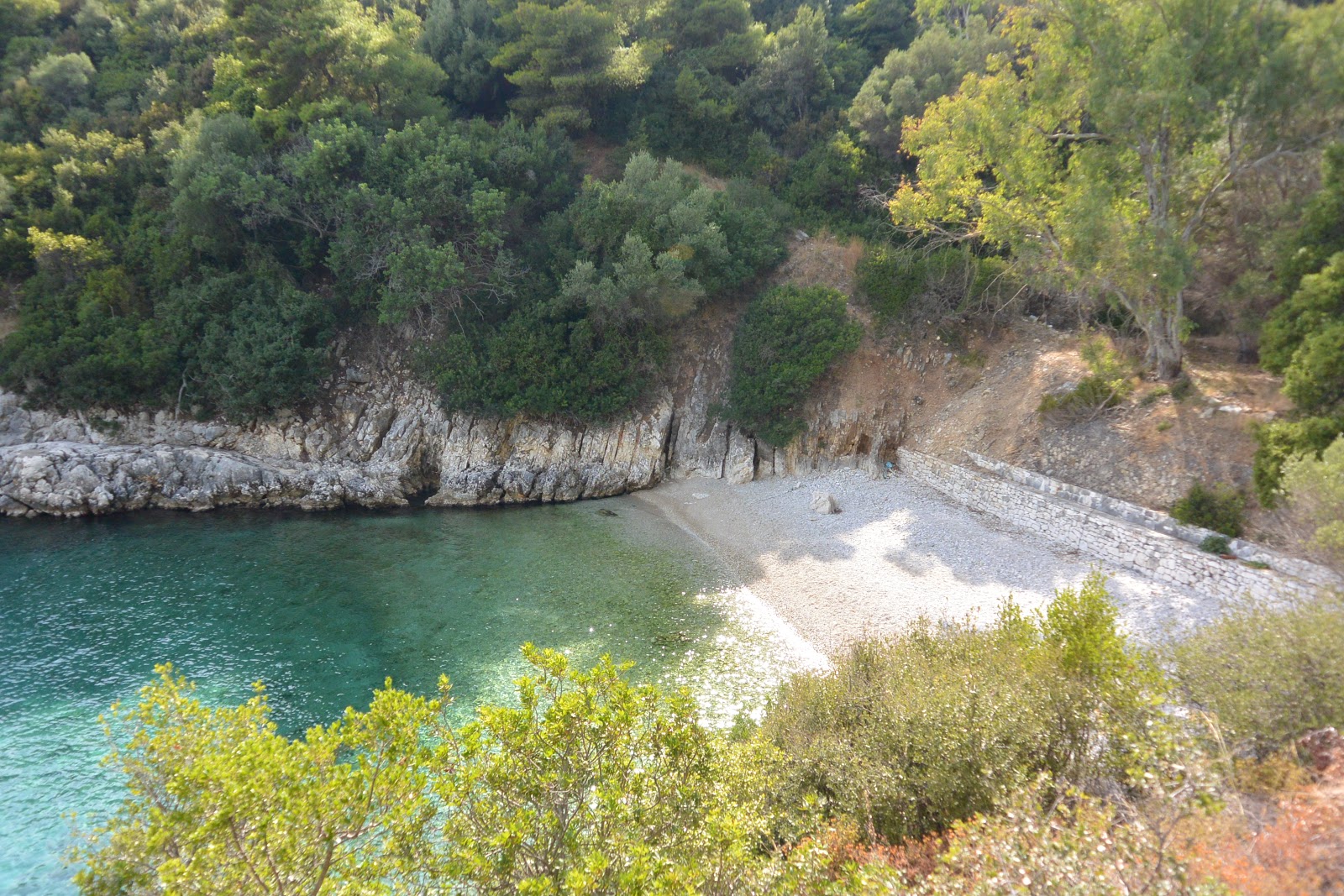 Ksilokeratidi Cove的照片 带有微海湾