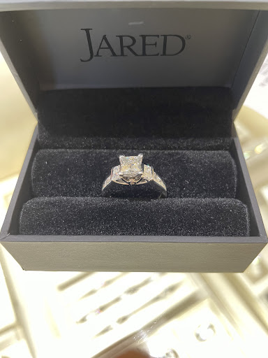 Jewelry Store «Jared The Galleria of Jewelry», reviews and photos, 16070 W Bluemound Rd, Brookfield, WI 53005, USA