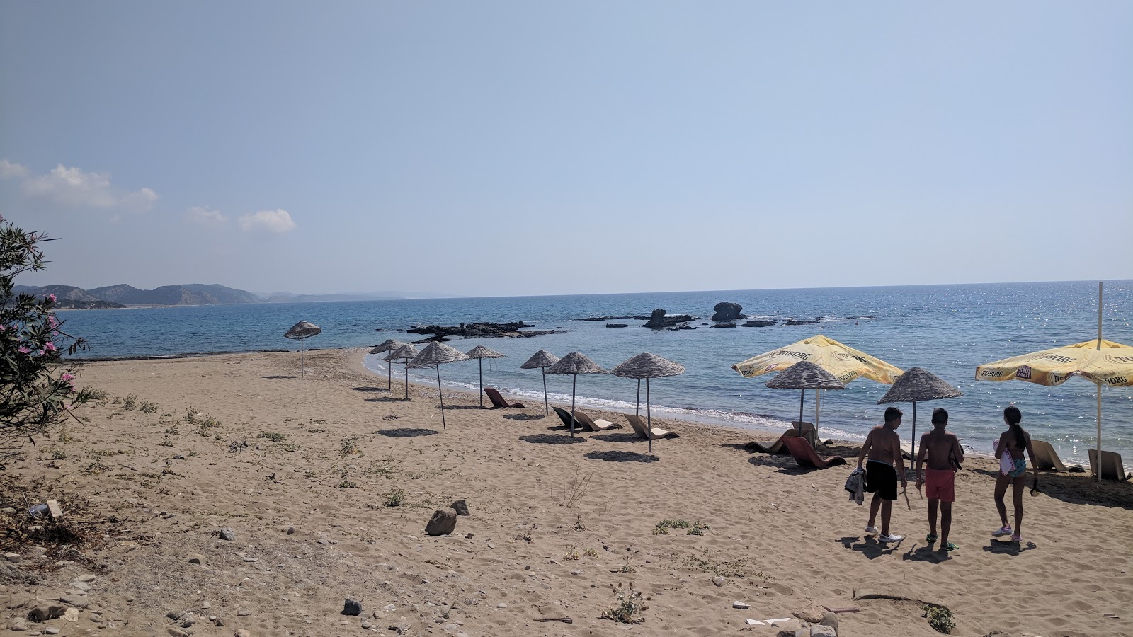 Foto de Kocareis beach com areia bege superfície