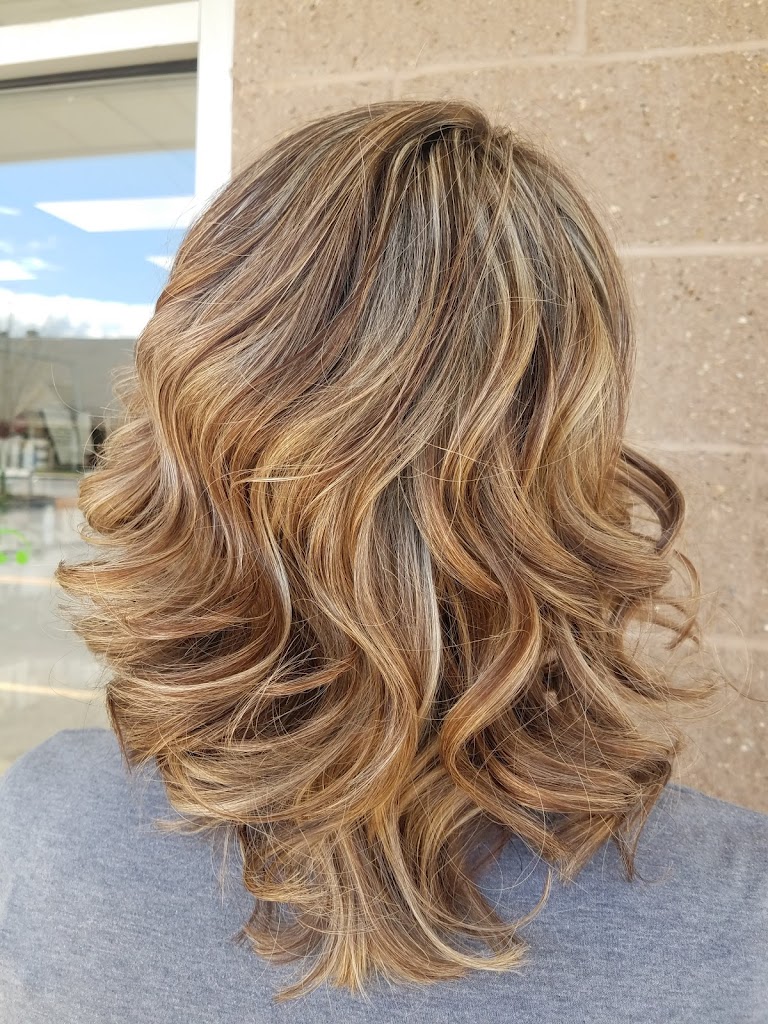 Green with Envy Salon 04915