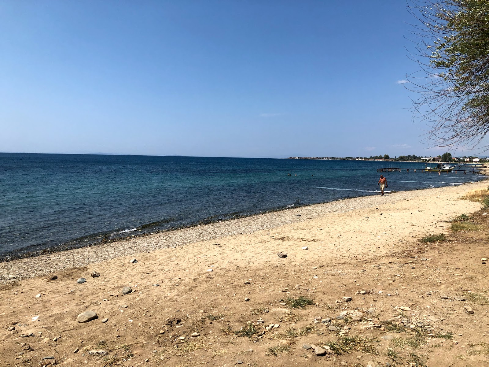 Imbat beach的照片 带有碧绿色纯水表面