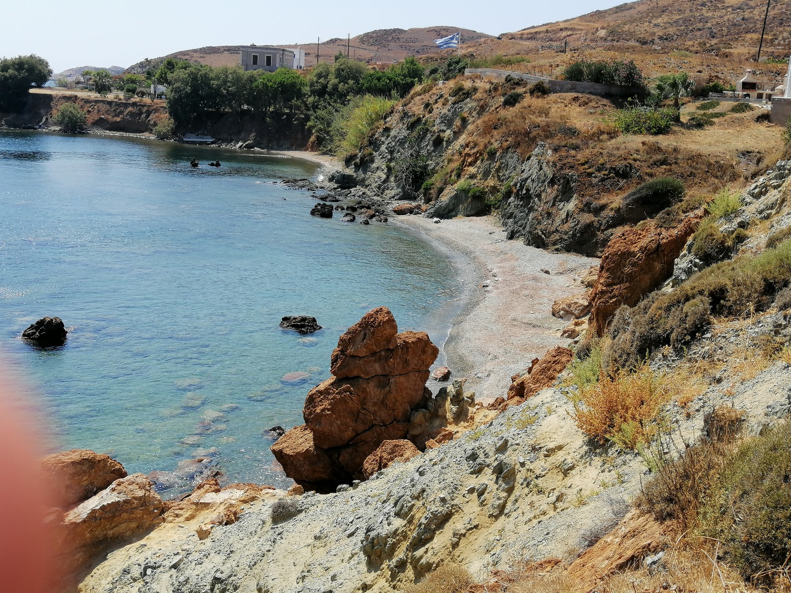 Valokuva Paralia Agios Isidorosista. sisältäen pieni lahti