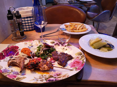 Au Petit Paris à Paris