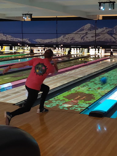 Bowling Alley «Emerald Lanes», reviews and photos, 140 Oakway Rd, Eugene, OR 97401, USA