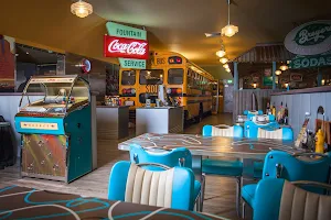Billy Bob's: Parlor - Diner - Play image