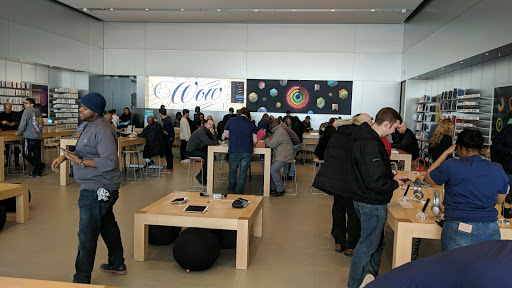 Computer Store «Apple Eton», reviews and photos, 28849 Chagrin Blvd, Woodmere, OH 44122, USA