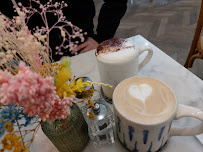 Cappuccino du Restaurant servant le petit-déjeuner AZUR CAFÉ BRUNCH & COFFEE CHAMPS-ELYSÉES à Paris - n°16