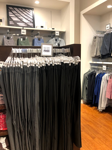 Clothing Store «Banana Republic Factory Store», reviews and photos, 407 N Alafaya Trail, Orlando, FL 32828, USA