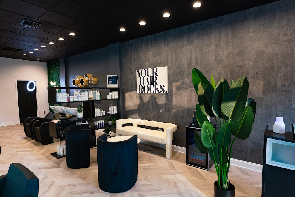 Studio 6 Salon 10913
