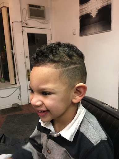 Barber Shop «1048 Barber Lounge», reviews and photos, 1048 S Clinton Ave, Rochester, NY 14620, USA