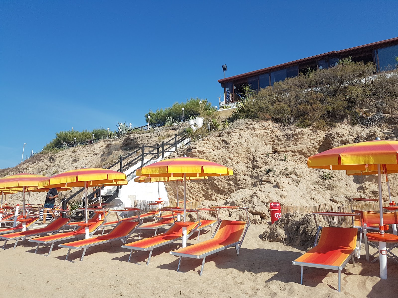 Spiaggia dell'Acquadolce'in fotoğrafı kısmen temiz temizlik seviyesi ile