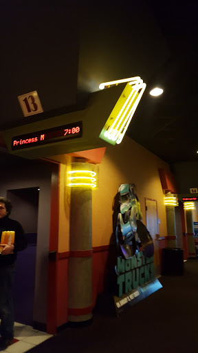 Movie Theater «Regal Cinemas Warrington Crossing 22 & IMAX», reviews and photos, 140 Easton Rd, Warrington, PA 18976, USA