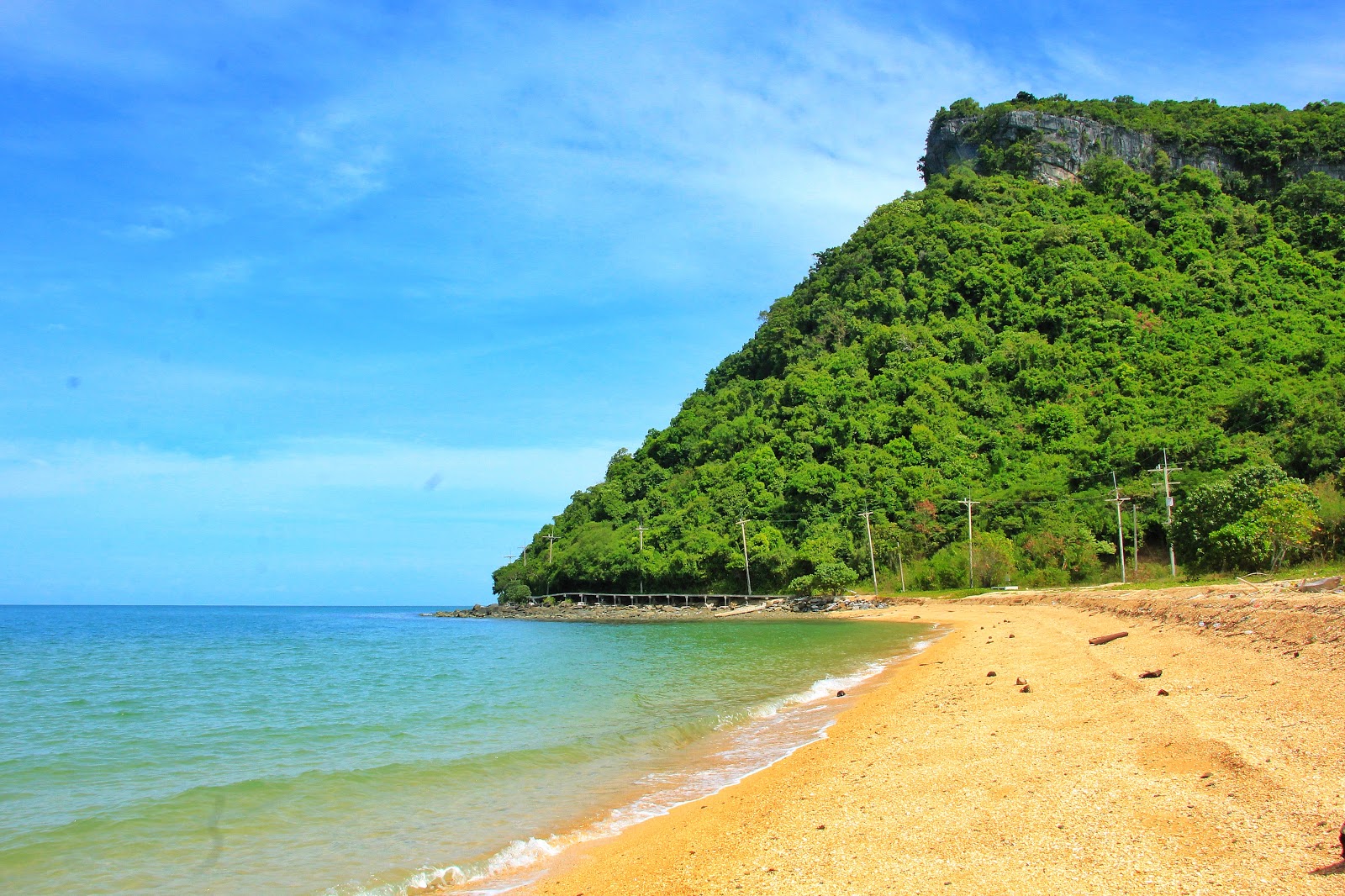 Photo de Ao Thian Beach avec plage spacieuse