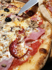 Salami du Pizzas à emporter Hangar à Pizza à Beaufort-en-Anjou - n°3