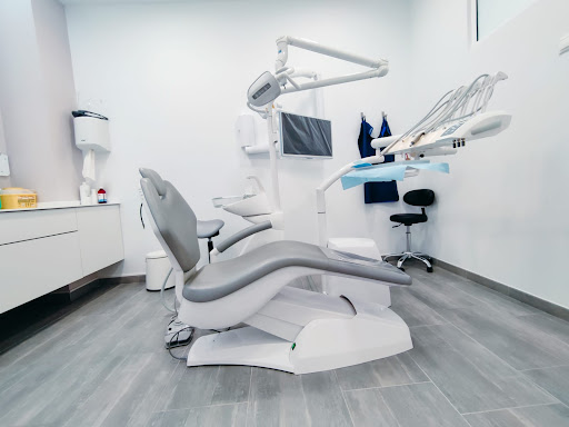 CLINICA DENTAL AYALA SAX en Sax, Alicante