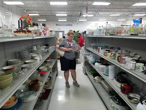 Thrift Store «Goodwill Retail Store of Lake St. Louis», reviews and photos, 913 Robert Raymond Dr, Lake St Louis, MO 63367, USA