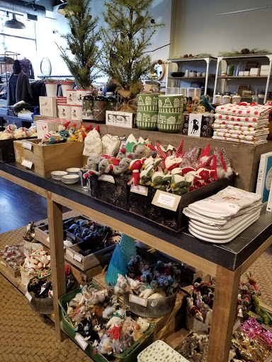 Clothing Store «Planet Access Company Store», reviews and photos, 4727 N Lincoln Ave, Chicago, IL 60625, USA