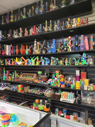 Gift Shop «Mountain Wookies Gifts Smoke Apparel», reviews and photos, 109 W Midland Ave, Woodland Park, CO 80863, USA