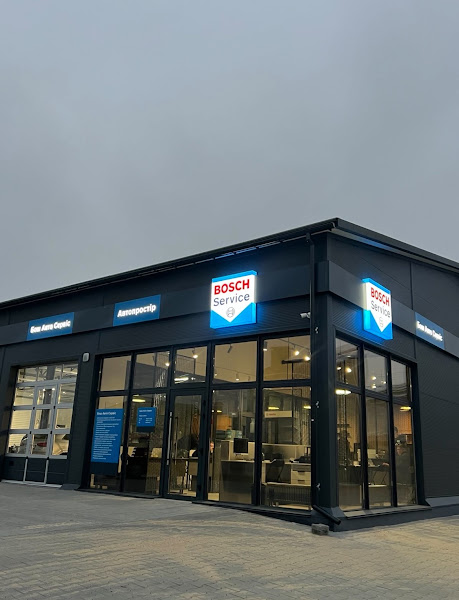 Фото автомобіля на станції техобслуговування