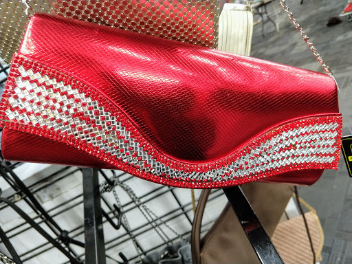 Thrift Store «The Salvation Army Family Store & Donation Center», reviews and photos, 823 E Auburn Rd, Rochester Hills, MI 48307, USA