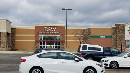 DSW Designer Shoe Warehouse, 50769 Waterside Dr, Chesterfield, MI 48051, USA, 