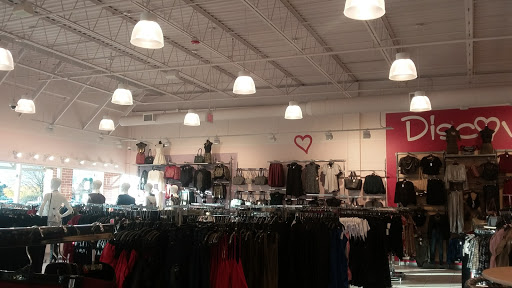 Shoe Store «Shoe Carnival», reviews and photos, 701 N Milwaukee Ave, Vernon Hills, IL 60061, USA