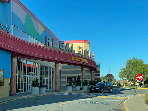 Movie Theater «Regal Cinemas Fox Run 15 & RPX», reviews and photos, 45 Gosling Rd, Newington, NH 03801, USA