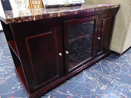 Flea Market «Springfield Flea Market & Gifts», reviews and photos, 1325 E Trafficway St, Springfield, MO 65802, USA