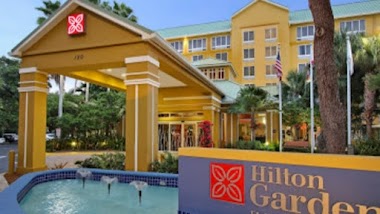 Tropical Airport Parking | Hilton Parking
