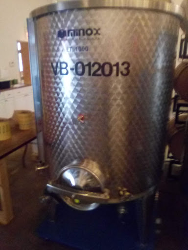 Liquor Store «FOX RIVER DISTILLING COMPANY», reviews and photos, 204 Dearborn Court Unit 110, Geneva, IL 60134, USA