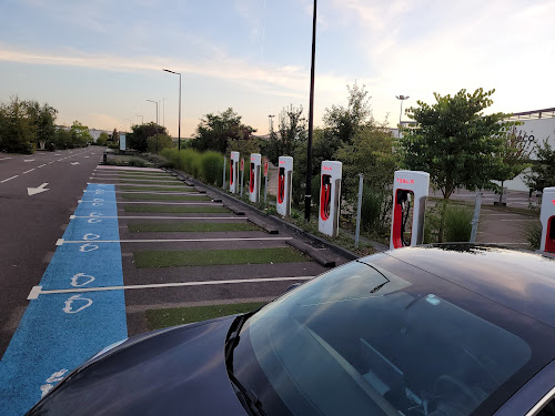 Borne de recharge de véhicules électriques Tesla Supercharger Buchelay