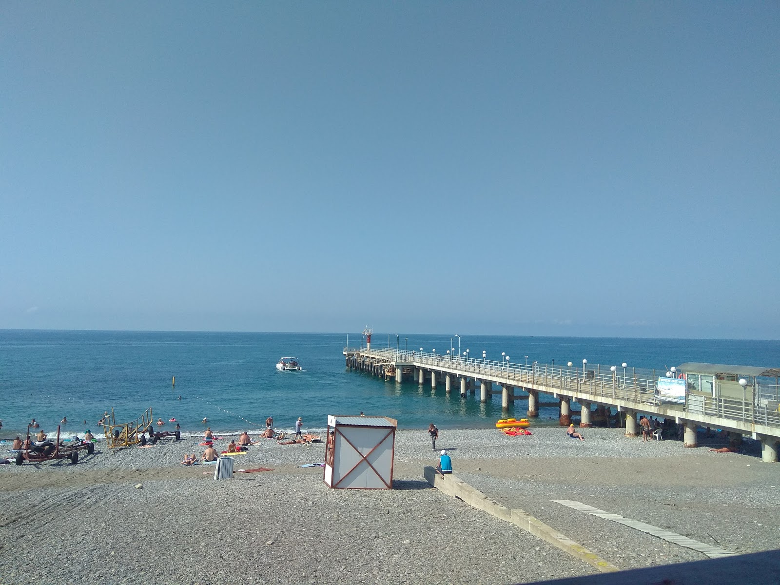 Dagomys beach'in fotoğrafı uçurumlarla desteklenmiş