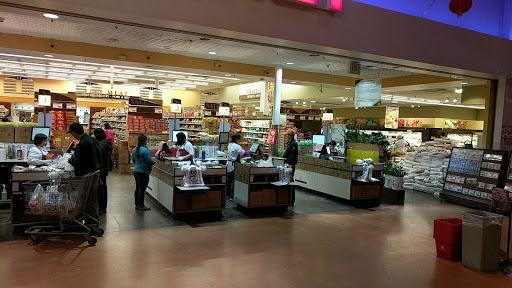 Shopping Mall «Great Wall Shopping Mall», reviews and photos, 18230 E Valley Hwy, Kent, WA 98032, USA