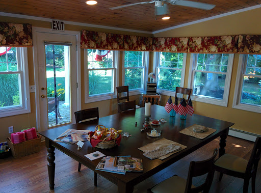  «Bristol House Bed & Breakfast», reviews and photos, 14 Aaron Ave, Bristol, RI 02809, USA