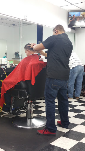 Barber Shop «Bueno Barbershop», reviews and photos, 463 NE 167th St, North Miami Beach, FL 33162, USA