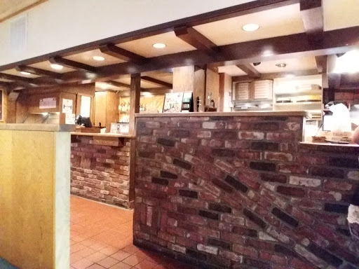 Pizza Restaurant «Round Table Pizza», reviews and photos, 292 S State St, Ukiah, CA 95482, USA