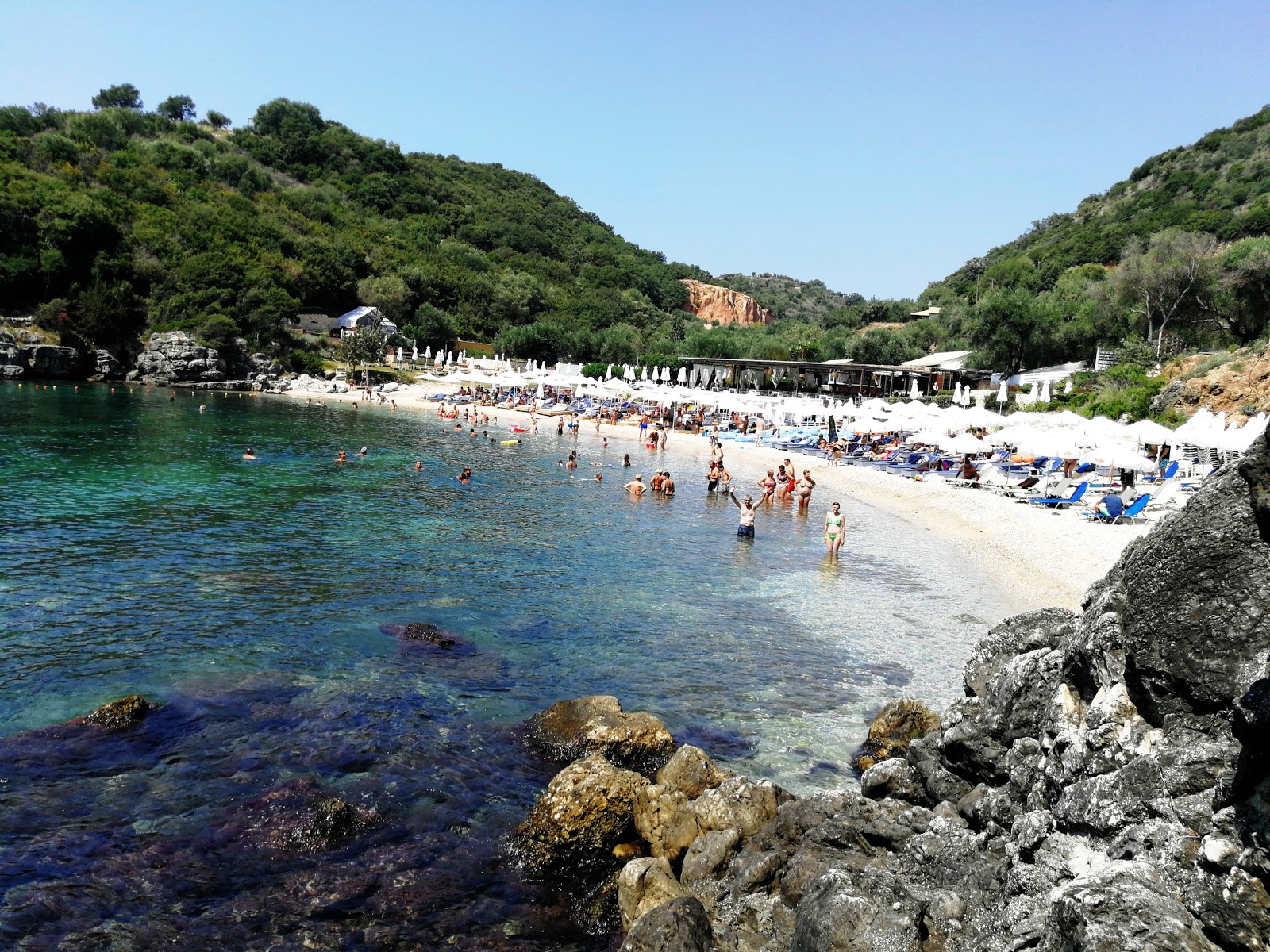 Foto de Praia de Mikri Ammos área de comodidades