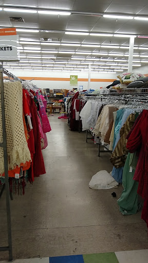 Thrift Store «75th & Thomas Goodwill Retail Store, Donation Center & Career Center», reviews and photos, 2929 N. 75th Ave, Phoenix, AZ 85033, USA