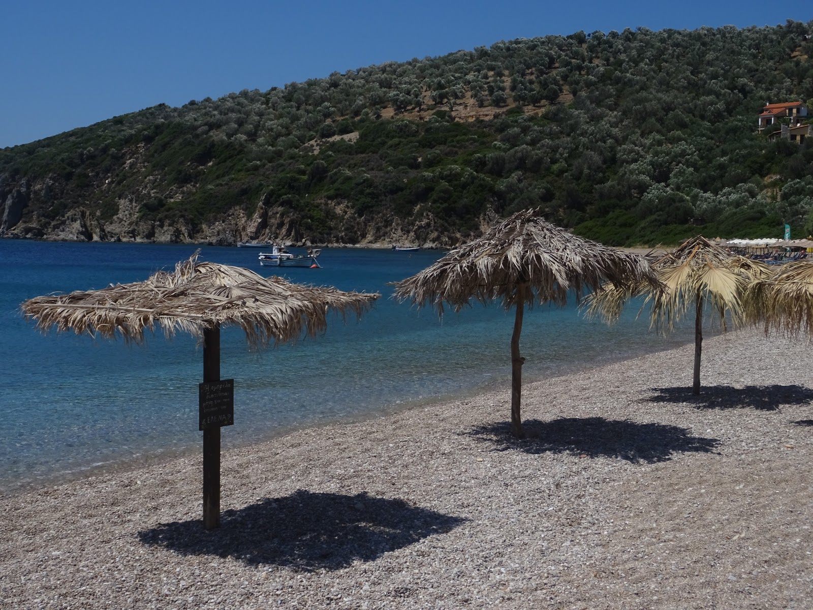 Tarti beach'in fotoğrafı - rahatlamayı sevenler arasında popüler bir yer