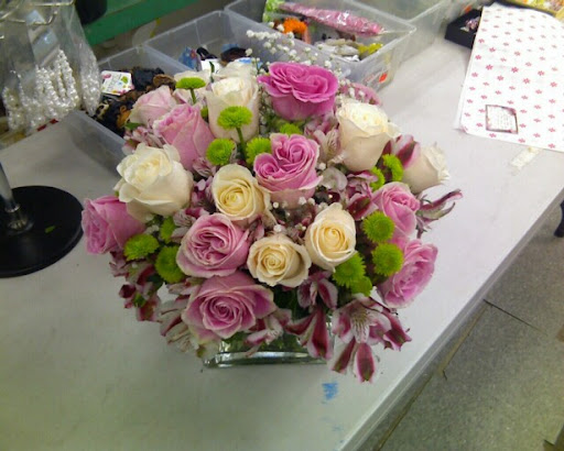 Flowers By Lili, 1 Grand Ave, Englewood, NJ 07631, USA, 