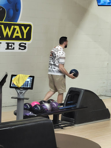Bowling Alley «Parkway Lanes», reviews and photos, 200 US-46, Elmwood Park, NJ 07407, USA
