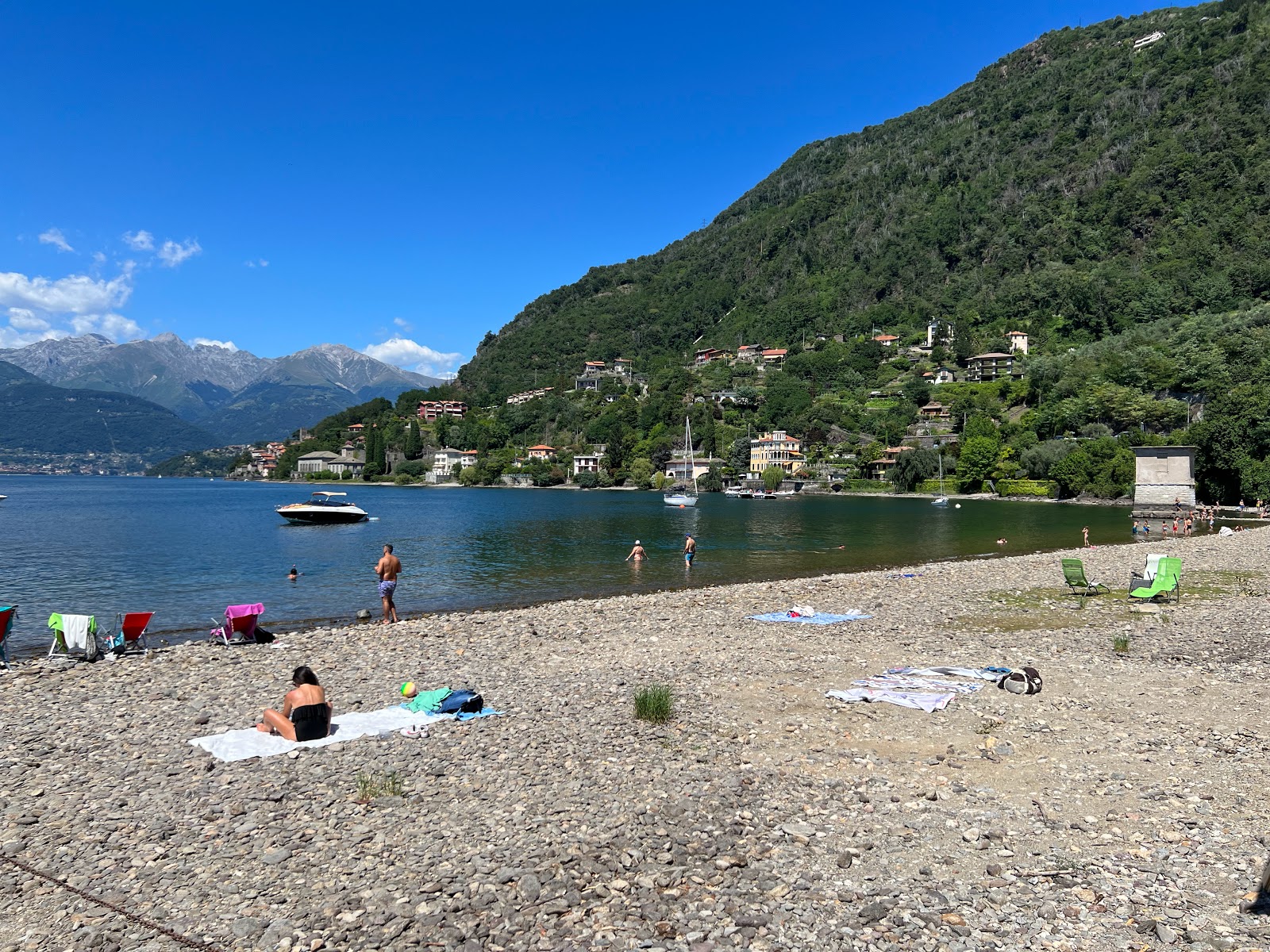 Foto von La Foppa Beach mit grauer sand & kiesel Oberfläche