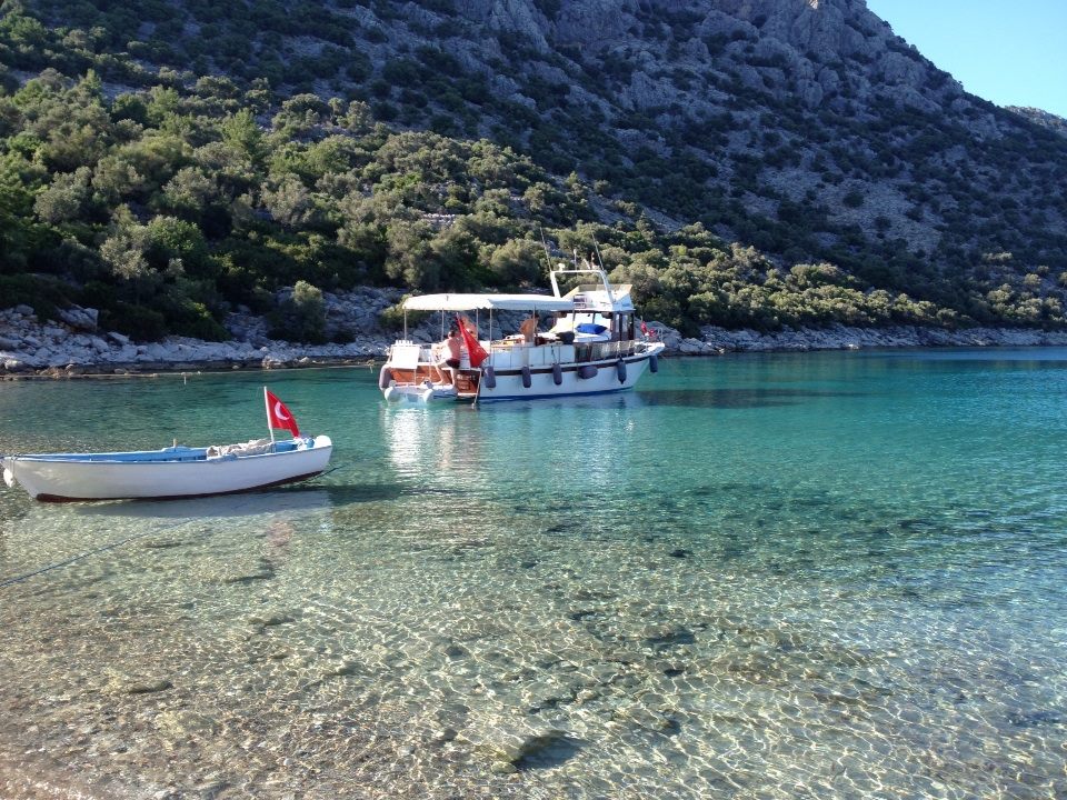 Photo of Gebekse koyu with turquoise pure water surface