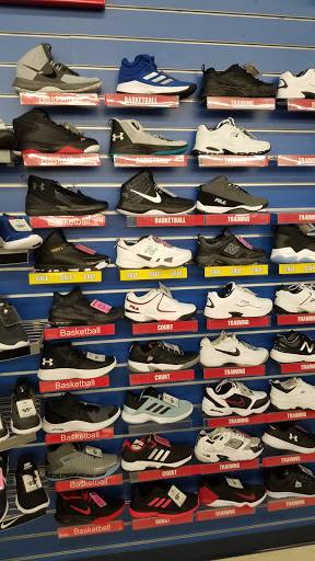 Sporting Goods Store «Big 5 Sporting Goods - Sunnyvale», reviews and photos, 721 Sunnyvale Saratoga Rd, Sunnyvale, CA 94087, USA