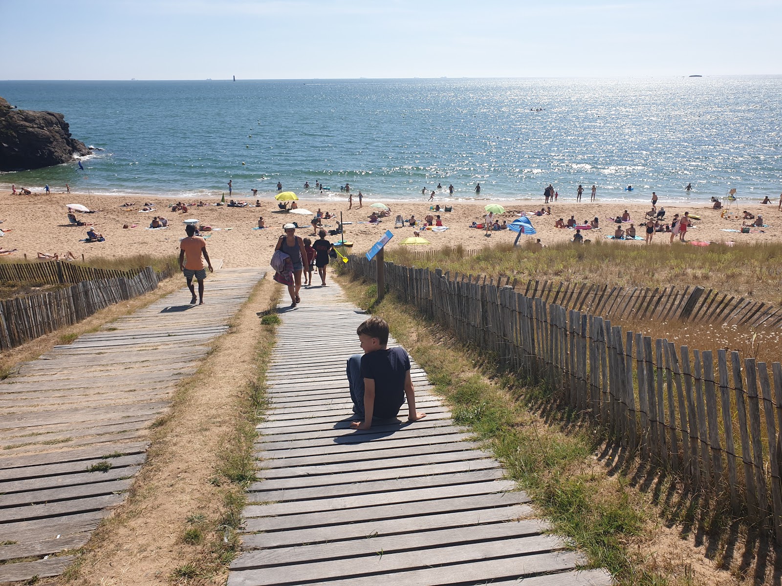 Φωτογραφία του Plage des Jaunais με ευρύχωρη ακτή